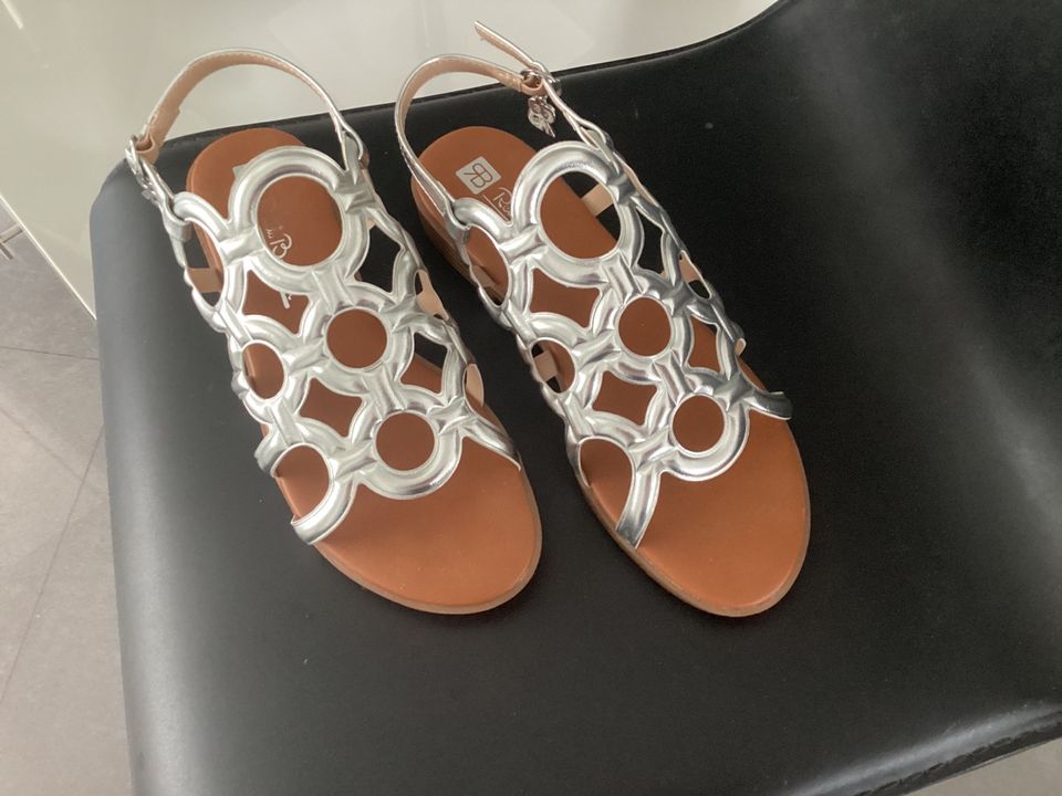 Sandalen Gr. 38 von Renato Balestra Leder Silber *NEU* in Besigheim