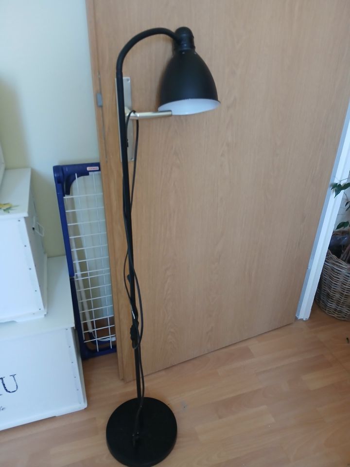 Stehlampe, schwarz mit Schwanenhals, max.60W, E27, 130cm in Berlin