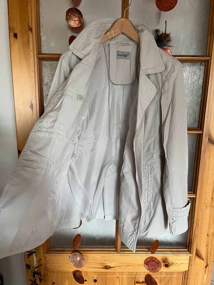 Jacke/Kurzmantel von Yessica Gr.42 in Edermünde