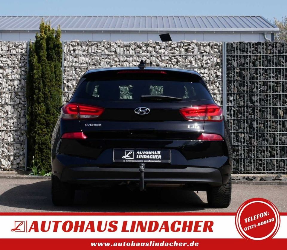 Hyundai i30 1.6 CRDI Premium +LED +Leder in Schwäbisch Gmünd