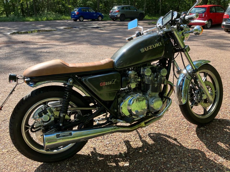 Suzuki GS 550 E. Café Racer / Bobber in Schwalbach