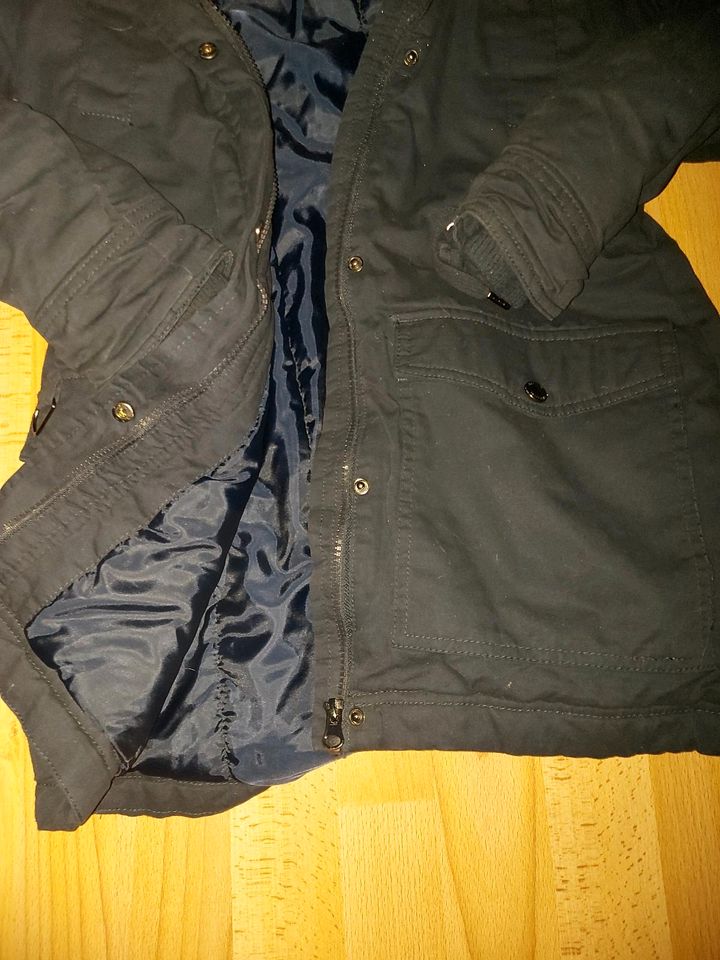 NEU Winterjacke Mädchen gr 146/152 in Aschersleben