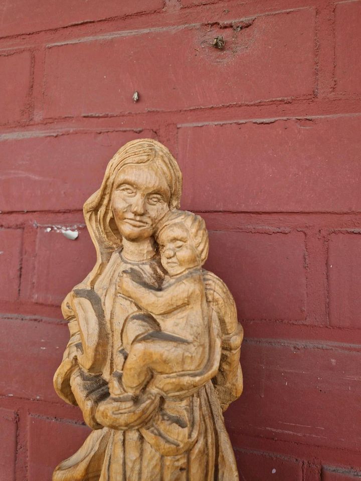 Alt Madonna Holz Geschnitzt Figur Holzfigure Wandfigur Statue in Groß-Gerau