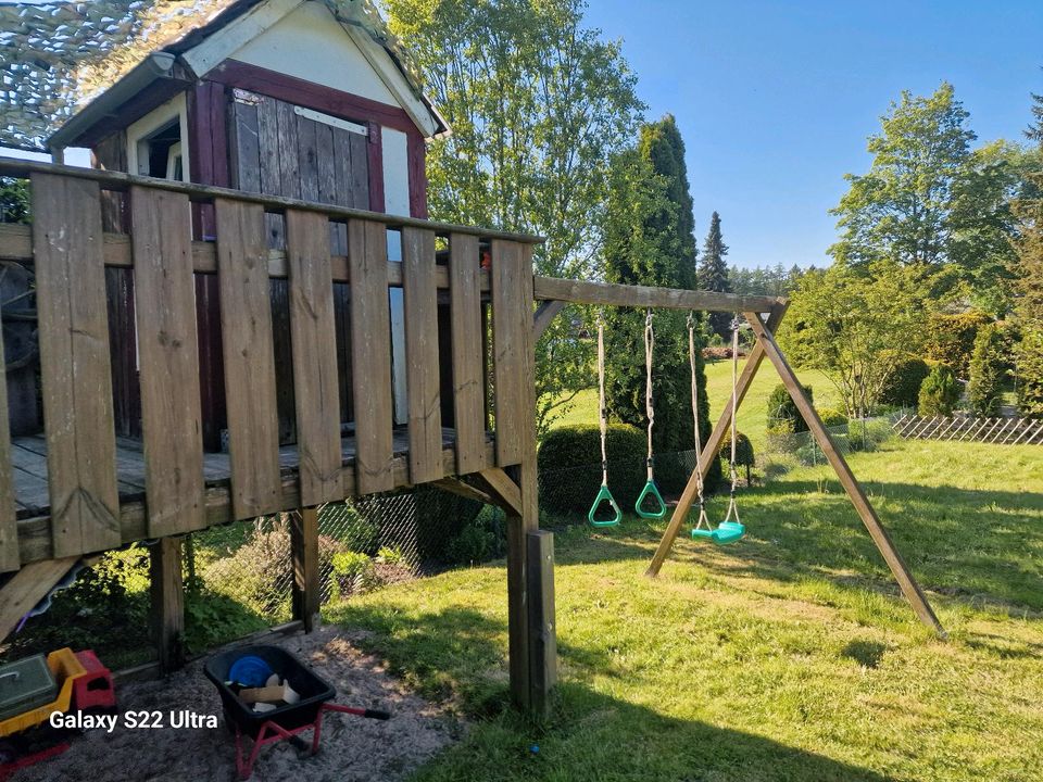 Spielturm mit Wellenrutsche, Fenster in Kiel