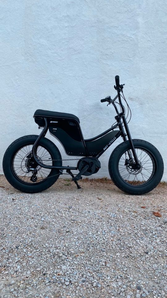 das kleine tiefschwarze Lil Missy Sondermodell eBike Bosch Motor in Klettgau