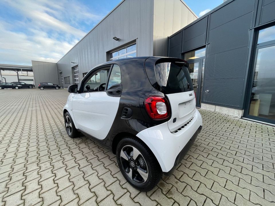 Smart ForTwo EQ Passion 22KW Carplay Sitzh. Parkpilot in Emsdetten