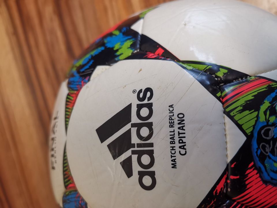 Adidas  Matchball Replica Capitano Final Berlin 2015  CL League in Kamp-Lintfort