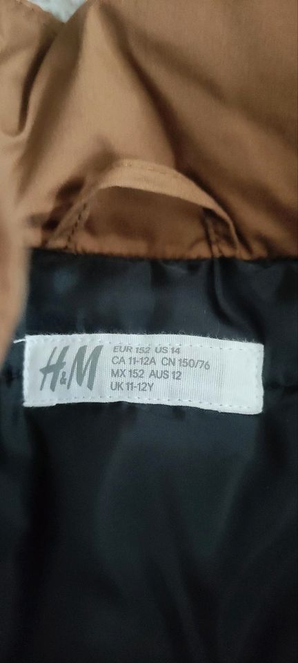 Winterjacke für Kinder der Marke H&M in Berlin