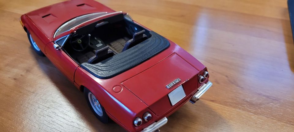 Ferrari 365 GTS/4 Cabrio (1969) rot Modellauto 1:18 Solido in Filsum