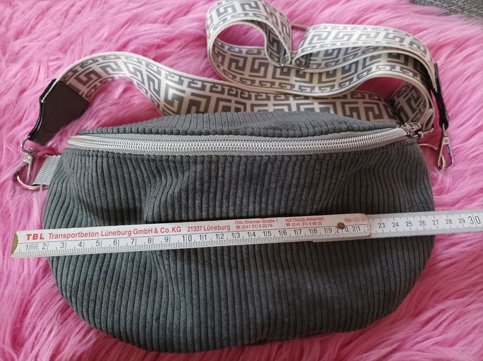 ❤️ Bauch Crossover Tasche ❤️ Cord Grau  *NEU* in Bleckede