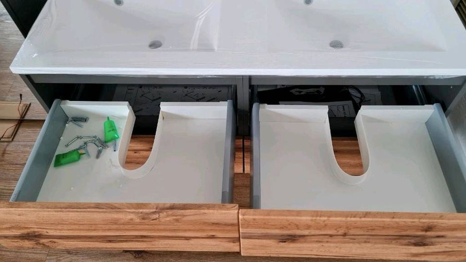 Doppelwaschtisch Unterschrank Spiegelschrank in Wolnzach