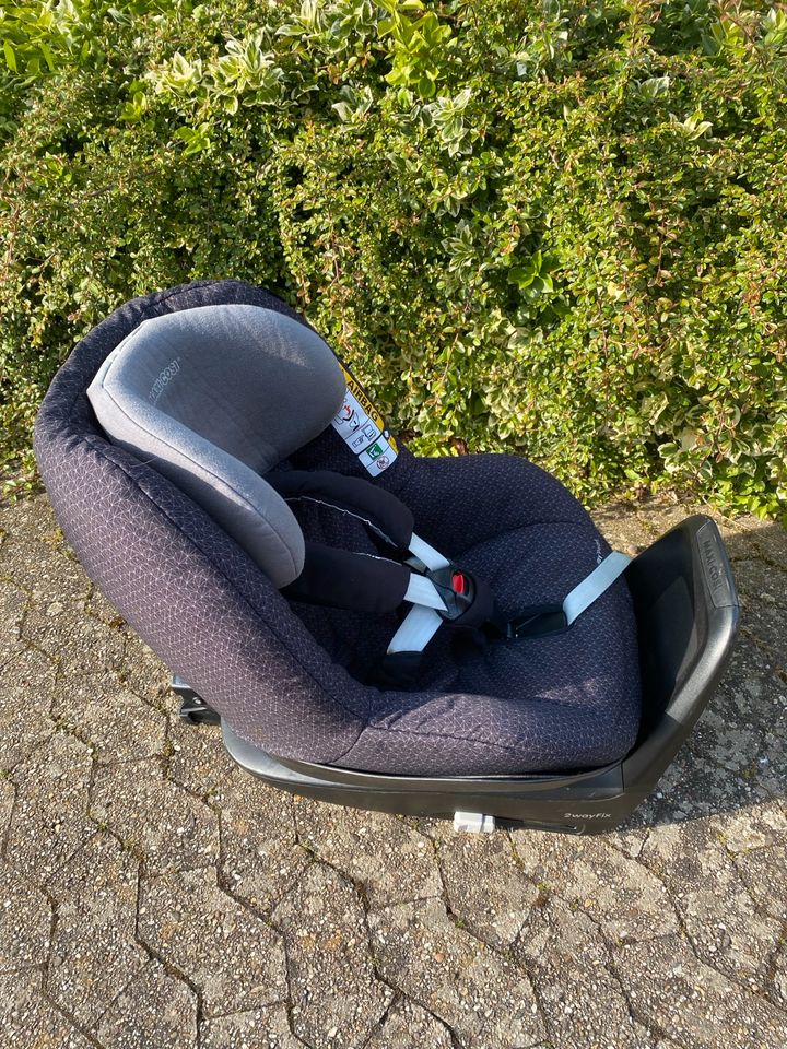 Maxi Cosi 2way Pearl + 2way isofix Station in Hürth