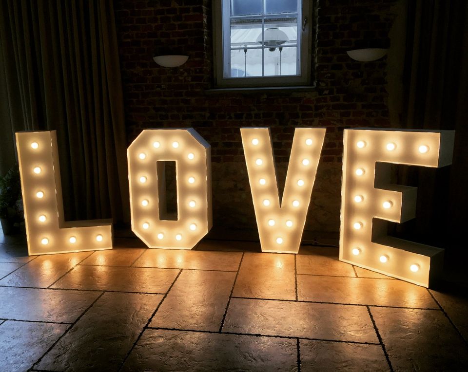 ❤️ XXL Buchstaben LOVE für Hochzeit mieten ❤️ in Detmold