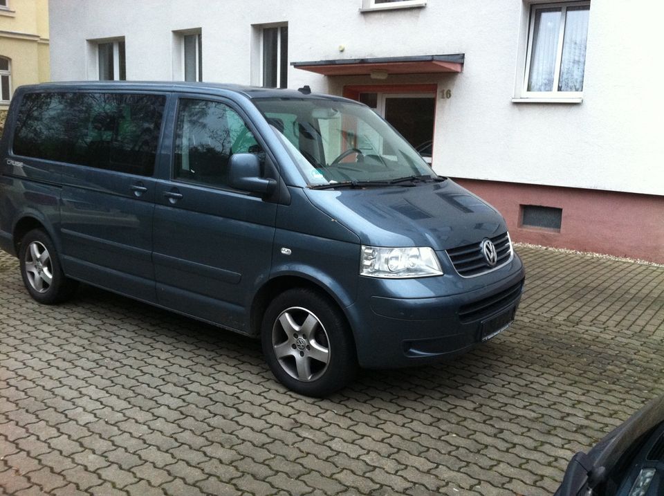 VW Bus T5 Multivan in Markkleeberg