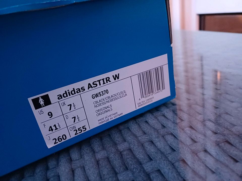 Adidas Astir W in Suhl