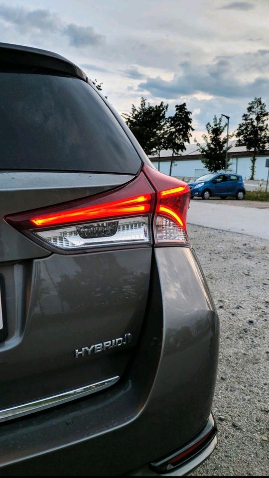 Toyota Auris Hybrid in Neuss