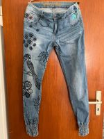 Desigual Damen Jeans Größe 34 Nordrhein-Westfalen - Nettetal Vorschau