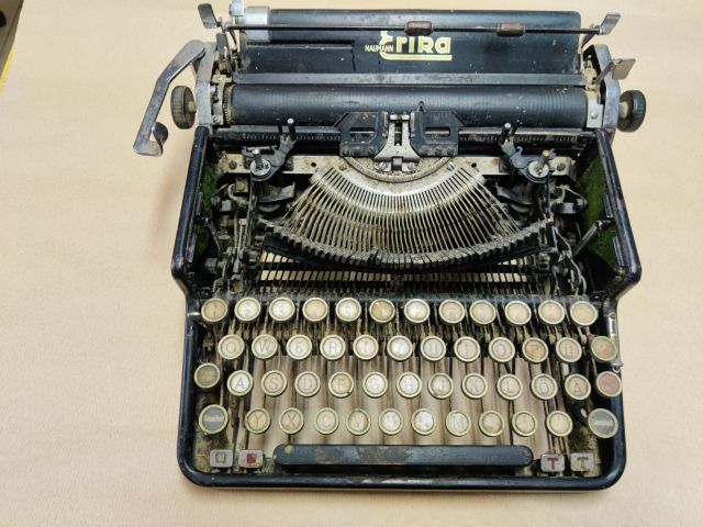 Schreibmaschine "ERIKA" von A.-G. vorm. Seidel&Naumann, Dresden in Kr.  Altötting - Teising | Kunst und Antiquitäten gebraucht kaufen | eBay  Kleinanzeigen ist jetzt Kleinanzeigen