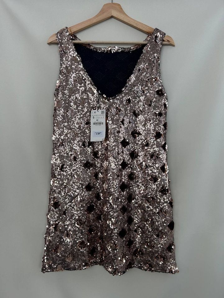 New - Zara Knit gold sequin sleeveless party dress Kleid neu in Löcknitz