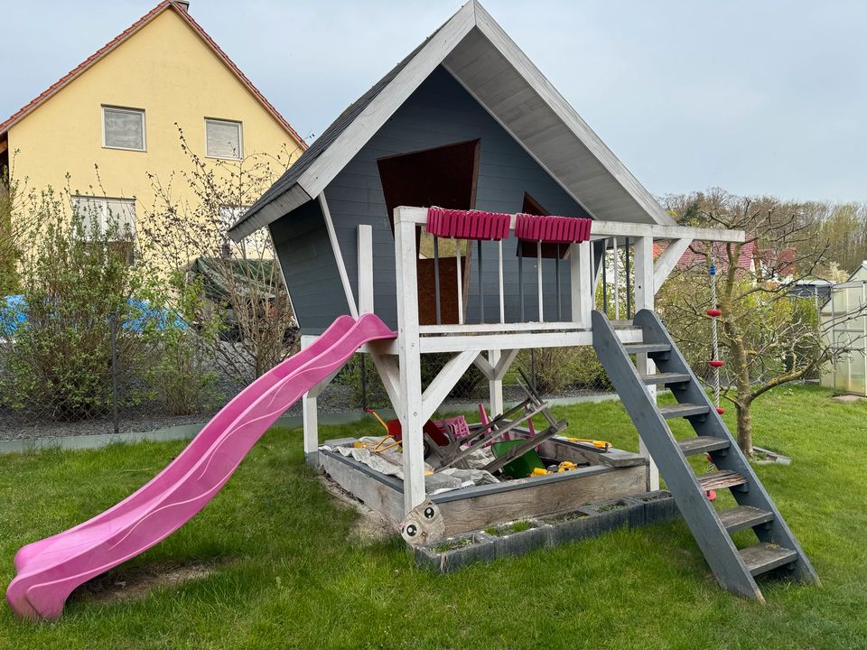 Spielehaus Garten für Kinder mit Rutsche in Moringen