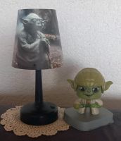 Star Wars Kinder Nachttischleuchte u. Yoda  Figur Zus. 15€ Hessen - Lorsch Vorschau