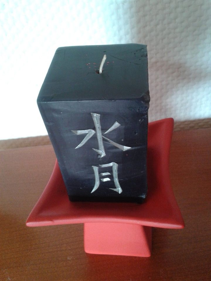 Kerze mit japanischen Schriftzeichen in Pirmasens