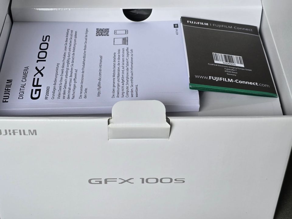 Fujifilm GFX 100S - Neu - Mint - keine Auslösungen in Dresden