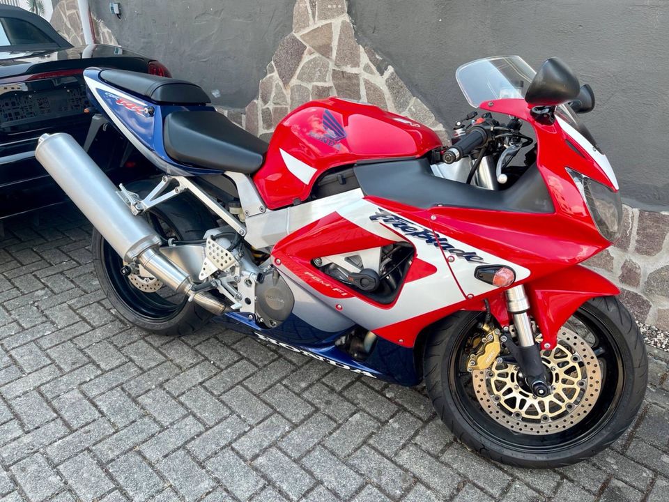 Honda CBR 900 RR Fireblade Original 16000km in Sankt Augustin