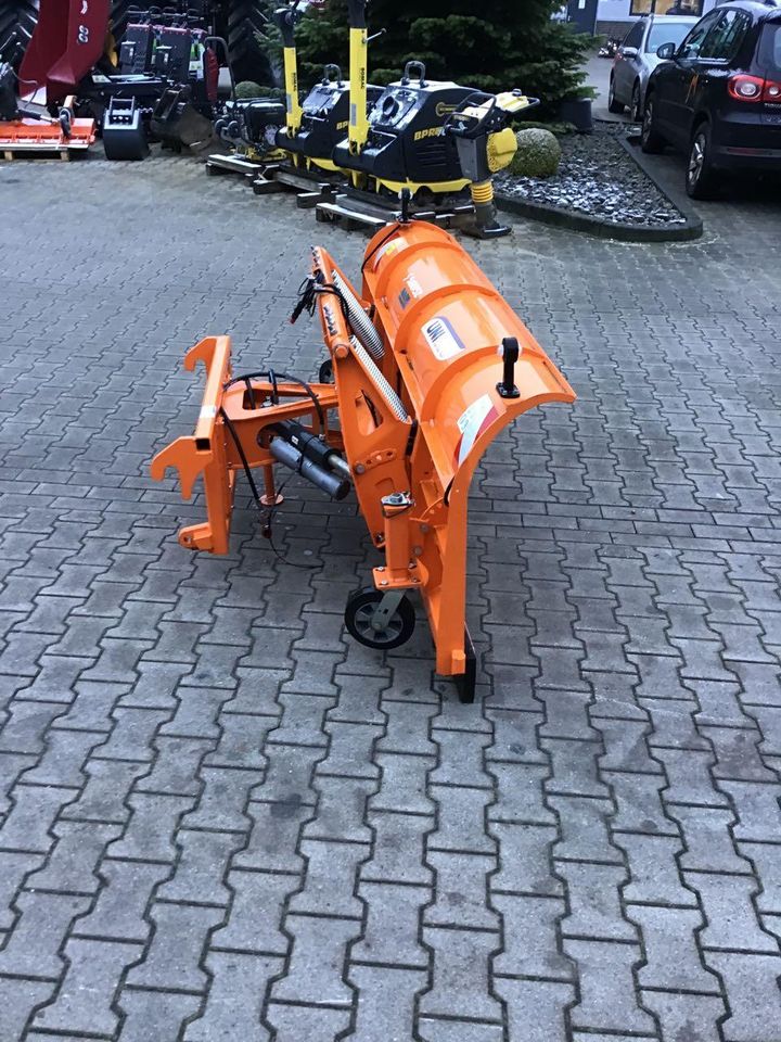 Saphir Schneeschild Uni 220 Radlader Hoflader in Bakum