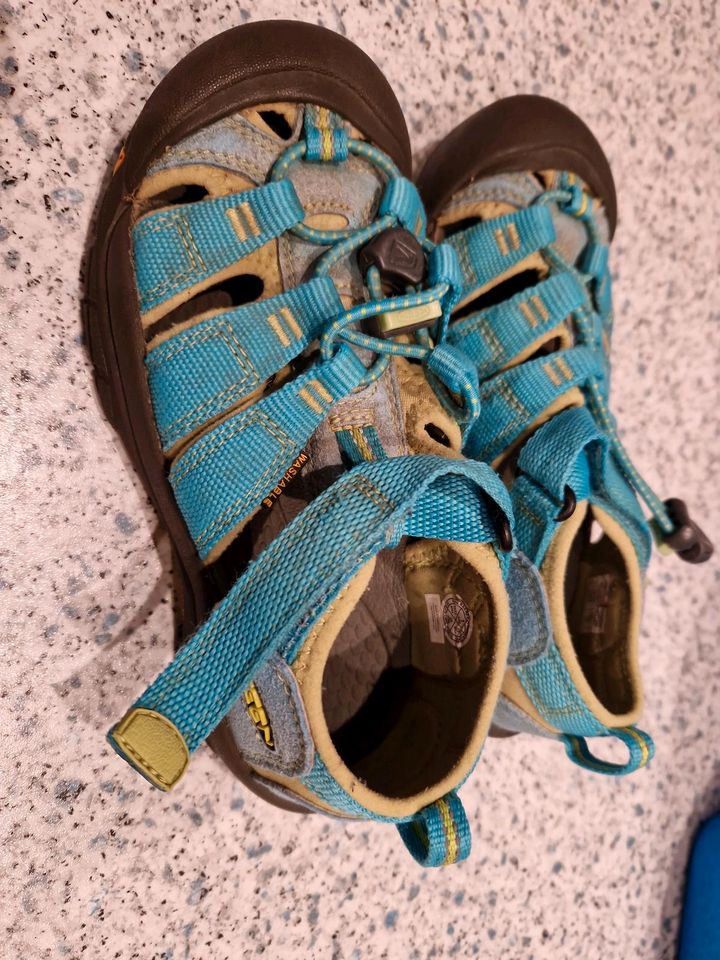 Keen Sandalen Trekking 32 / 33 Türkis hellgrün in Großrinderfeld