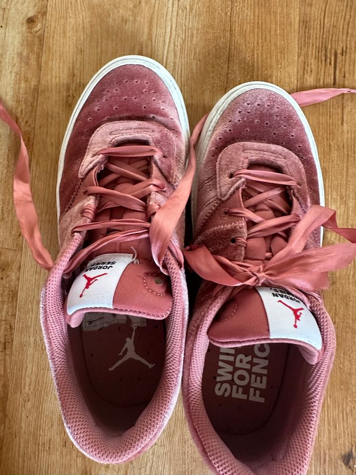 Nike Jordan aus samt rosa in Gera