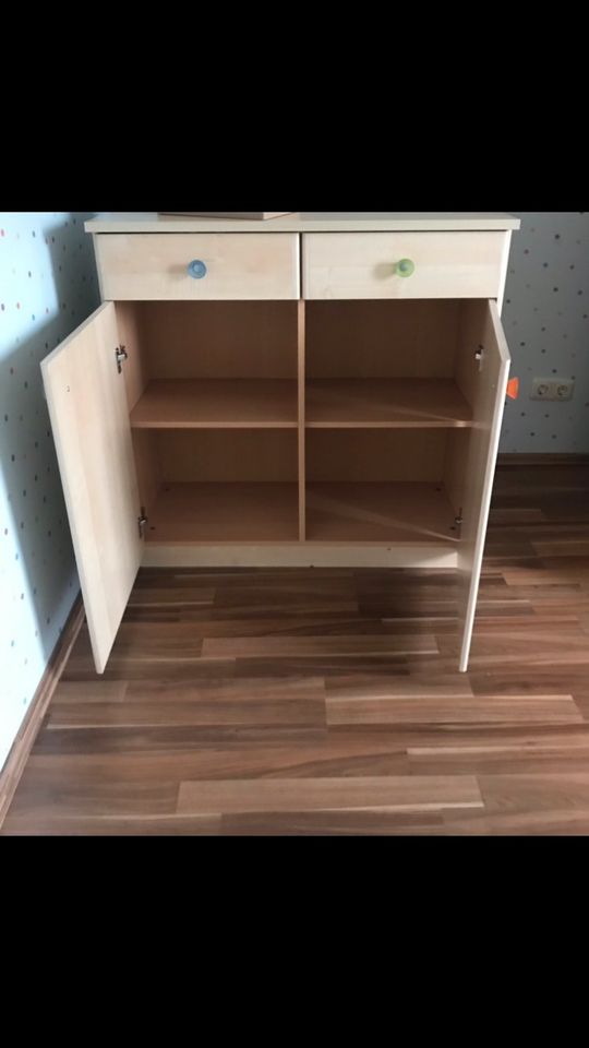 Kleiderschrank mit Wickeltischkommode in Köln