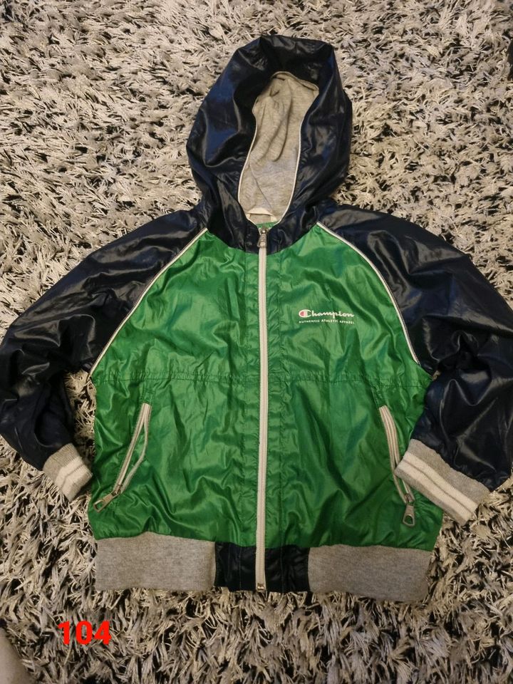 Champion Übergangsjacke Größe 104 in Östringen