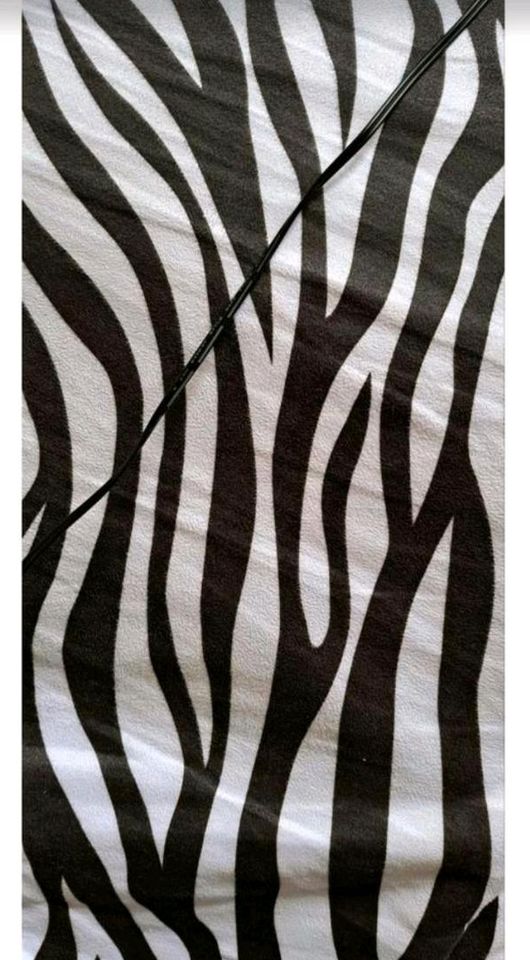 Hydas Massagematte mit wärme Wärmeunterlage stylisch Zebradesign in Trittau