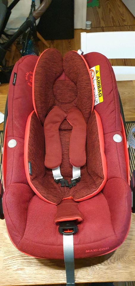 Maxi Cosi Pebble pro Farbe Rot + Familyfix 3 Station in Hamburg