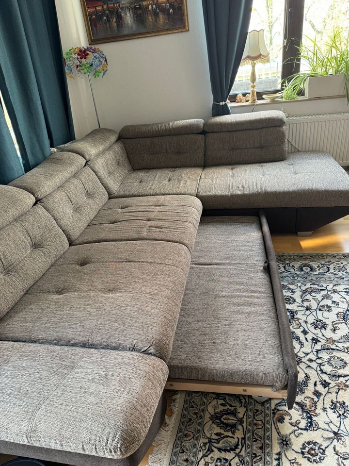 XXL Sofa / großes Sofa mit Schlaffunktion in Düsseldorf