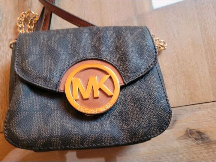 Schöne Umhängetasche MICHAEL KORS in Mackenbach