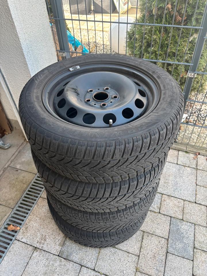 Original VW Stahlfelgen 6Jx16 ET48 mit Winterreifen DOT 15 in Dormagen