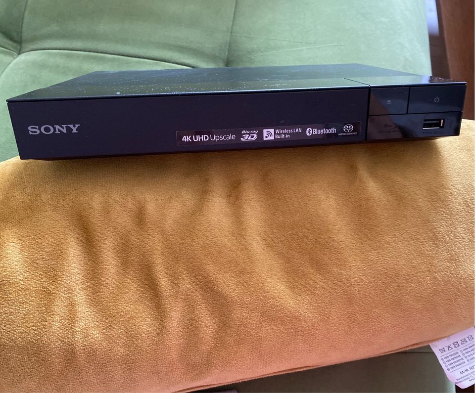 Blu-ray 3D 4 k UHD W-LAN und Bluetooth Verbindung in Sulzfeld