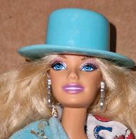 Barbie Puppe Mattel 2009 Knickbeine Hut und Rucksack Niedersachsen - Algermissen Vorschau