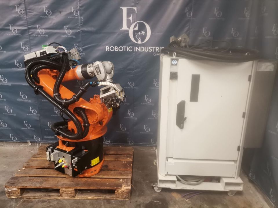 Kuka Roboter KR16 KRC2 ed05 Industrieroboter in Solingen
