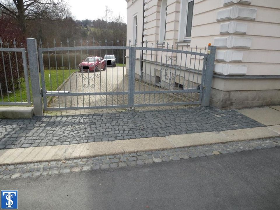 Schönes vermietetes Mehrfamilienhaus Denkmalschutz mit Garagen im Zentrum von Markneukirchen in Markneukirchen