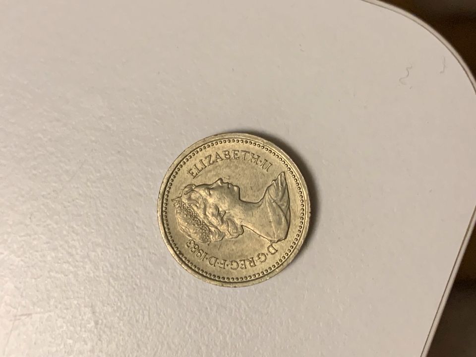 One Pound Goldene Münze Elizabeth II - 1983 in Aichtal
