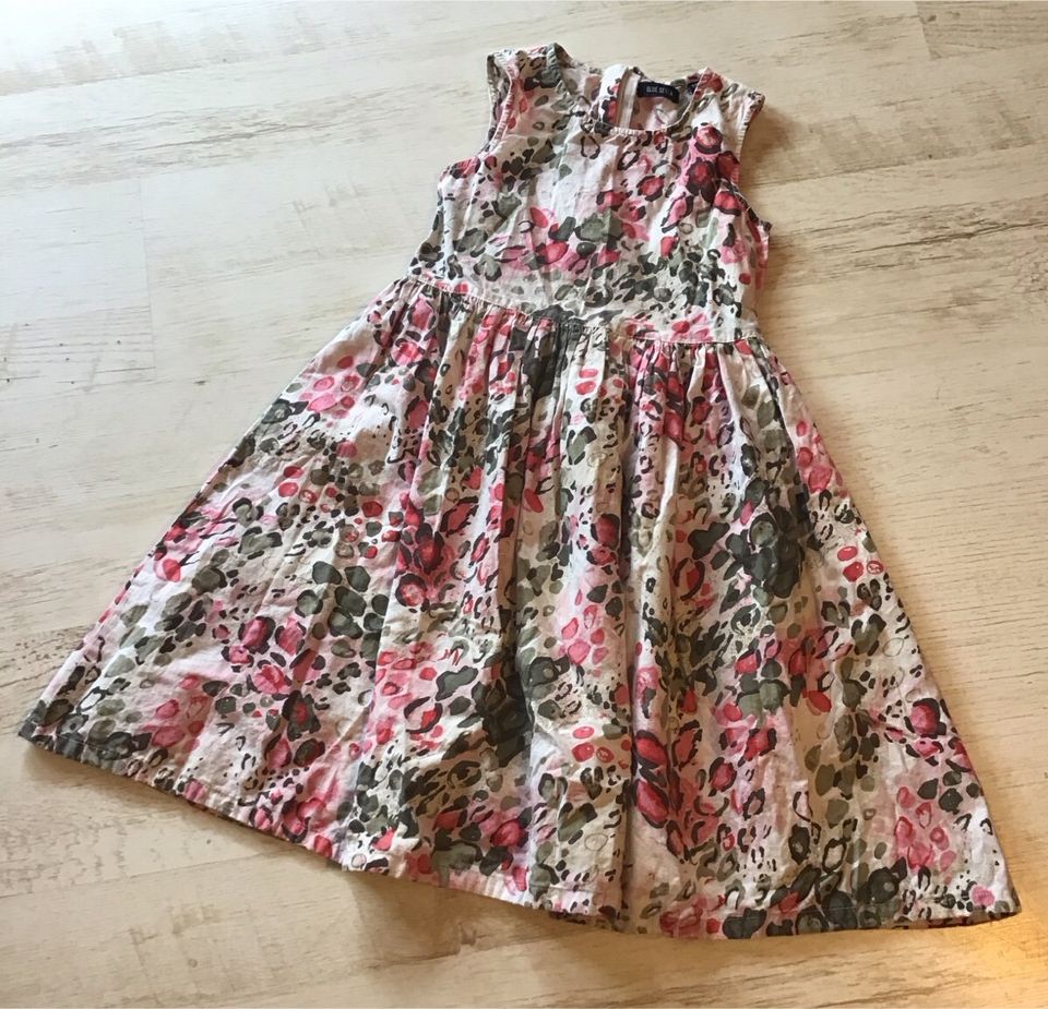 Kleid Sommerkleid Blumen Gr. 128 in Schwesing