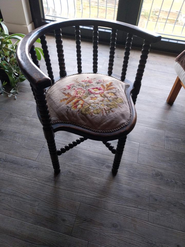 Antiker gedrechselter Stuhl in Herzogenrath