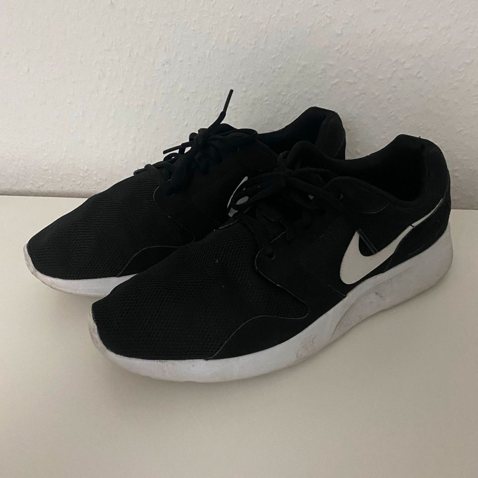 Nike Roshe Run US10 EUR 44 Black White Sport Training Schuhe in Hamburg