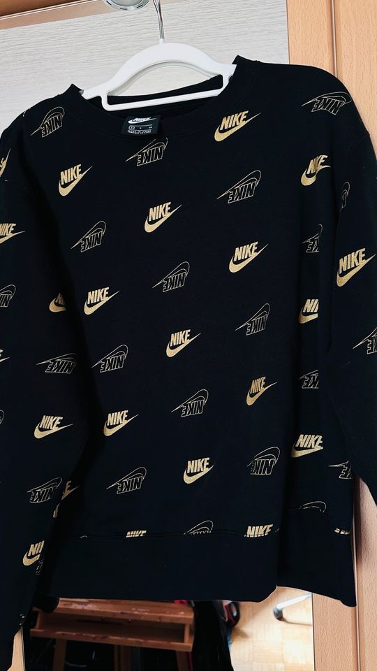 NEU Nike Pullover schwarz gold Logo in Bergisch Gladbach