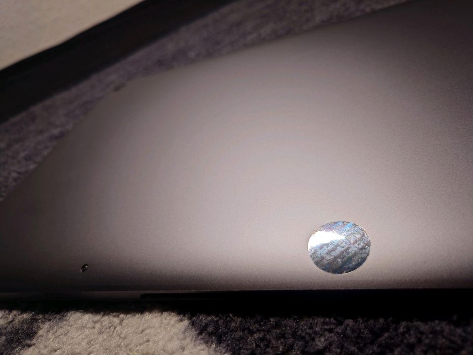 Apple MacBook Pro 2018 silber 256GB i7 16GB 15" in Essen