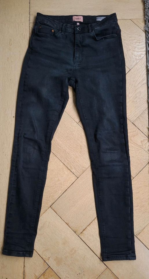 ONLY Jeans Hose Paola schwarz S 30 in Mainz