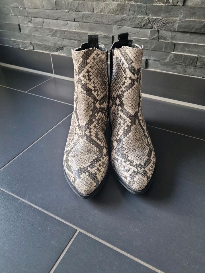 Stiefeletten 36 Bugatti Snakeprint in Köln